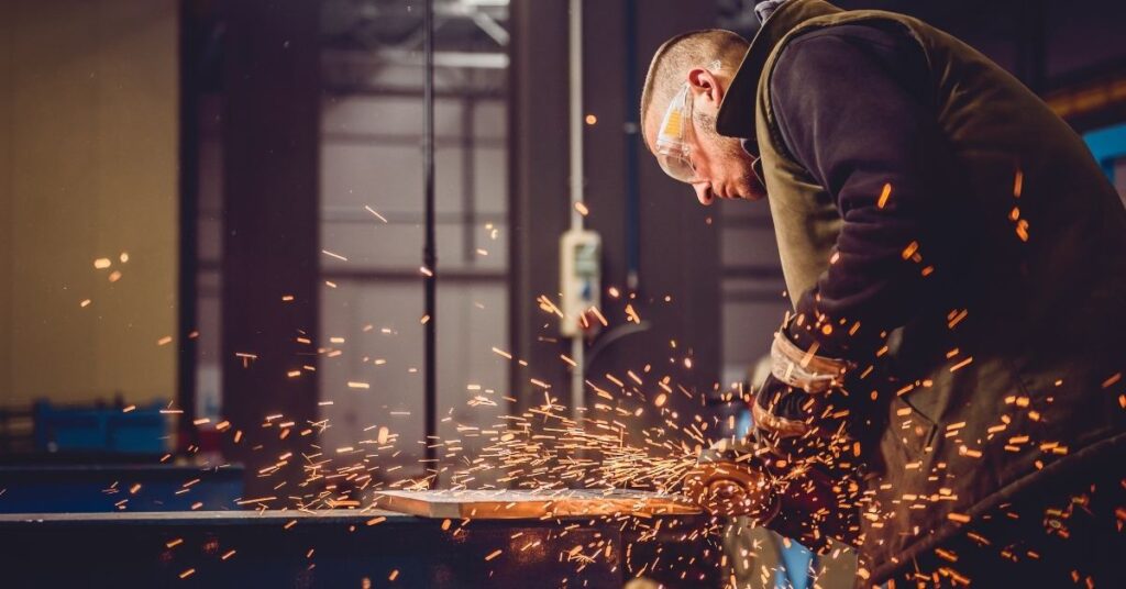 worker-man-cutting