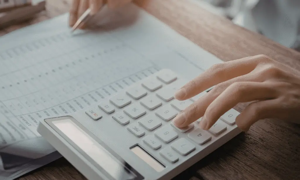 lawyer calculating work injury damages payout